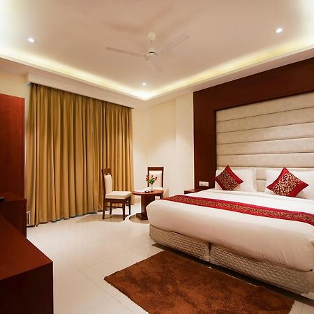 Hotel Z Suite-Near Delhi Airport Új-Delhi Kültér fotó
