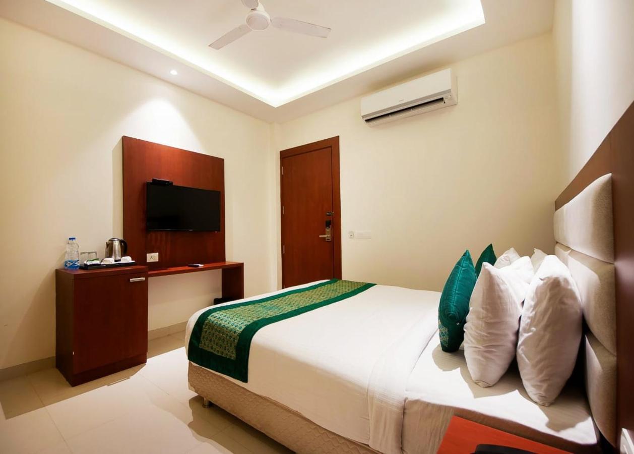 Hotel Z Suite-Near Delhi Airport Új-Delhi Kültér fotó
