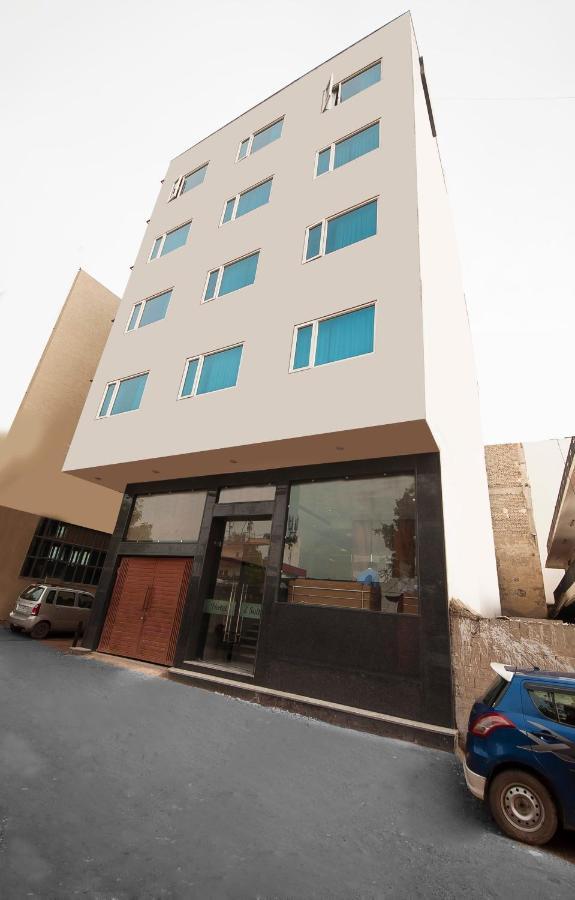 Hotel Z Suite-Near Delhi Airport Új-Delhi Kültér fotó