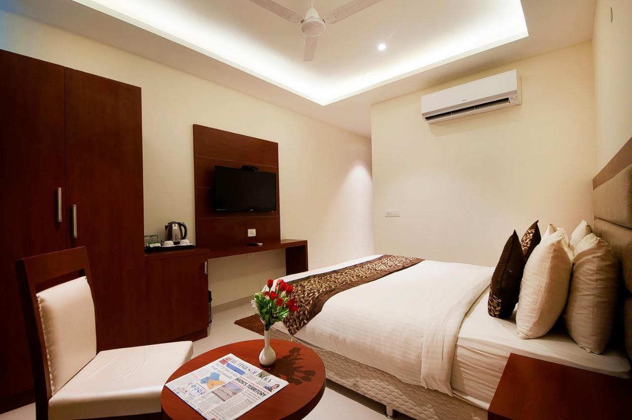 Hotel Z Suite-Near Delhi Airport Új-Delhi Kültér fotó