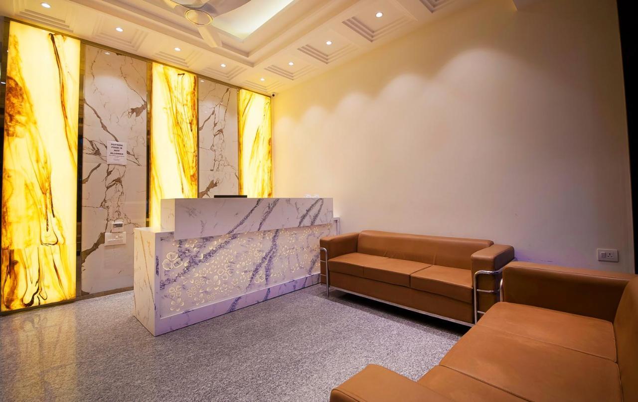 Hotel Z Suite-Near Delhi Airport Új-Delhi Kültér fotó