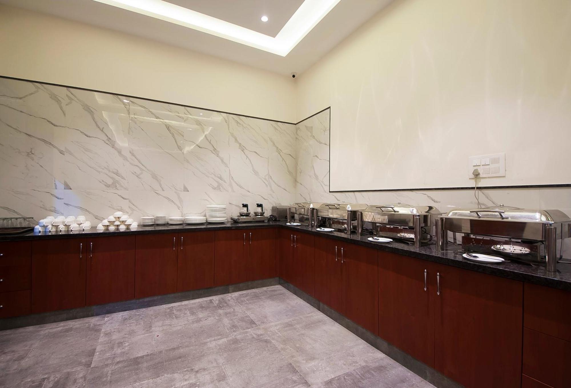 Hotel Z Suite-Near Delhi Airport Új-Delhi Kültér fotó