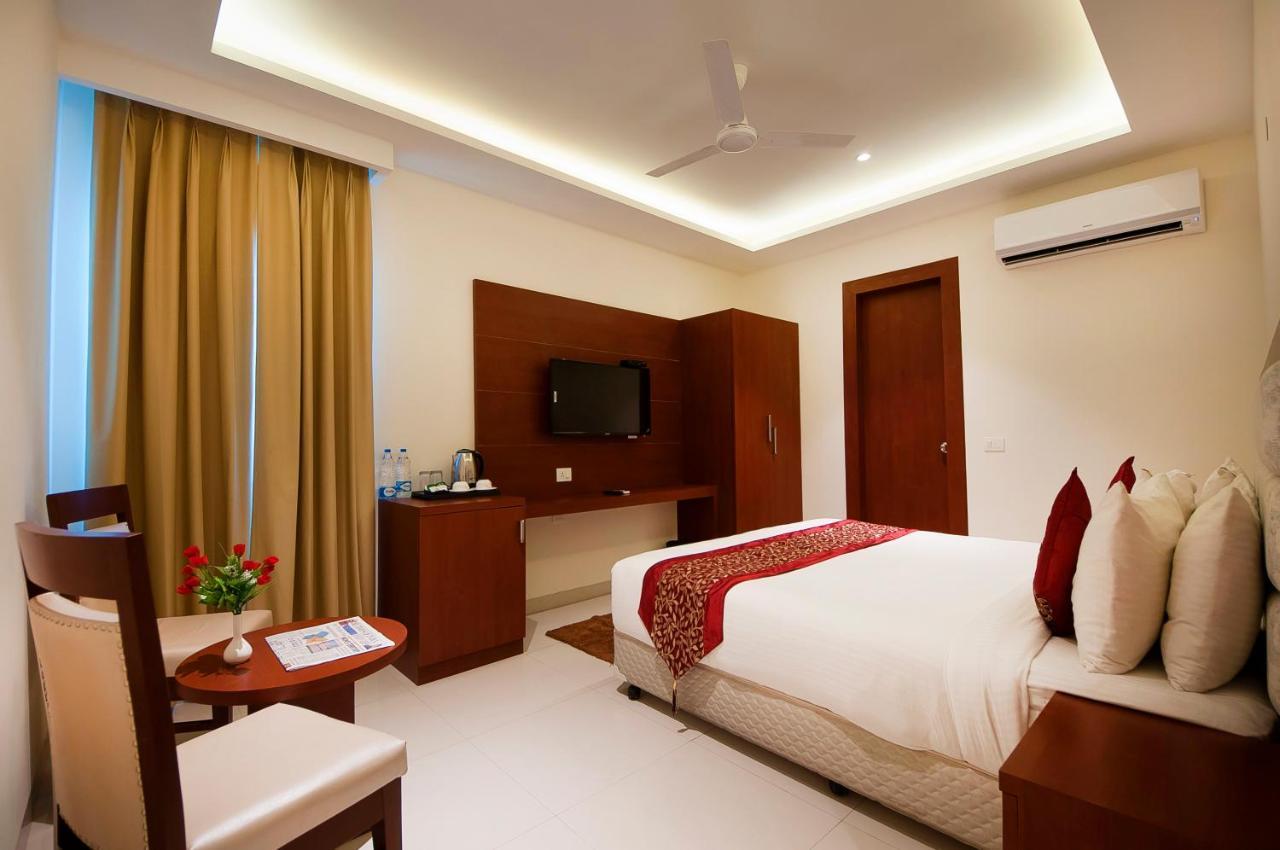 Hotel Z Suite-Near Delhi Airport Új-Delhi Kültér fotó