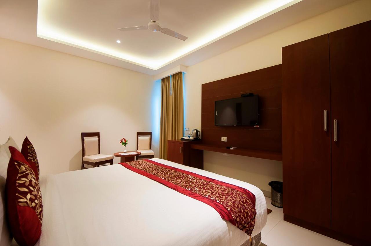 Hotel Z Suite-Near Delhi Airport Új-Delhi Kültér fotó