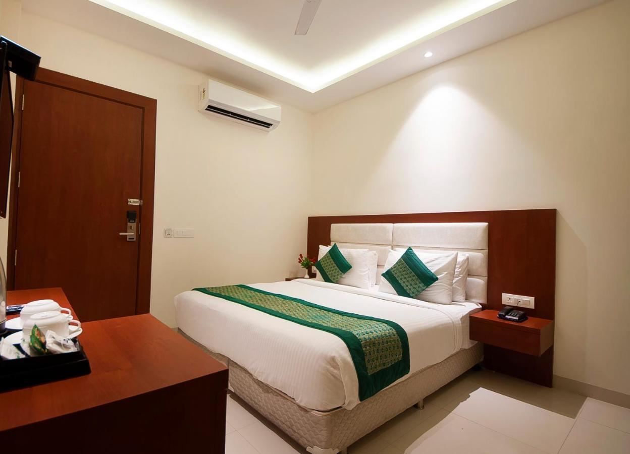 Hotel Z Suite-Near Delhi Airport Új-Delhi Kültér fotó
