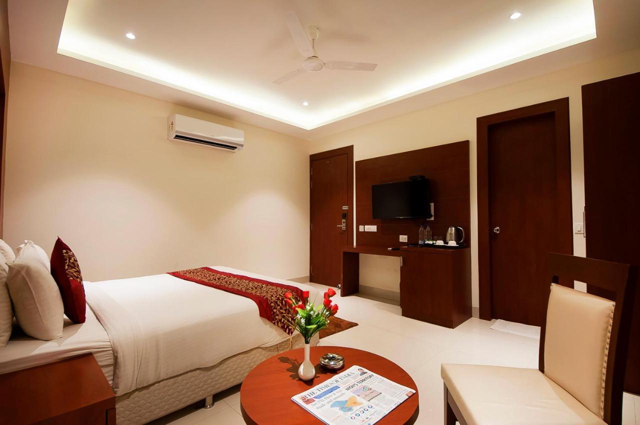 Hotel Z Suite-Near Delhi Airport Új-Delhi Kültér fotó