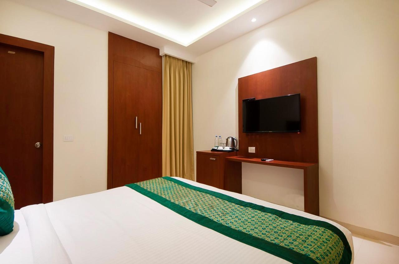Hotel Z Suite-Near Delhi Airport Új-Delhi Kültér fotó