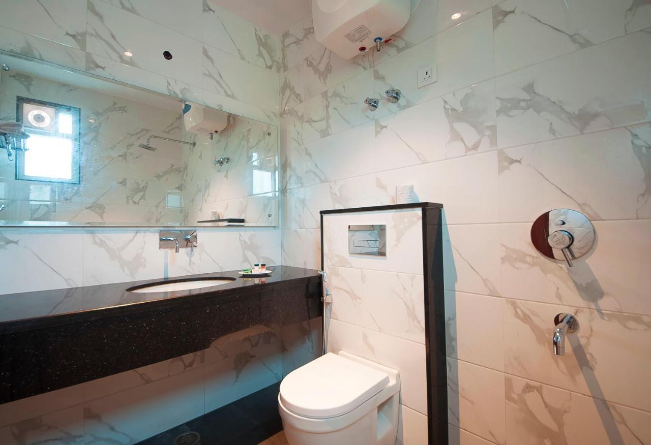 Hotel Z Suite-Near Delhi Airport Új-Delhi Kültér fotó