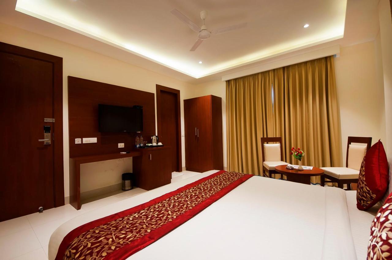 Hotel Z Suite-Near Delhi Airport Új-Delhi Kültér fotó