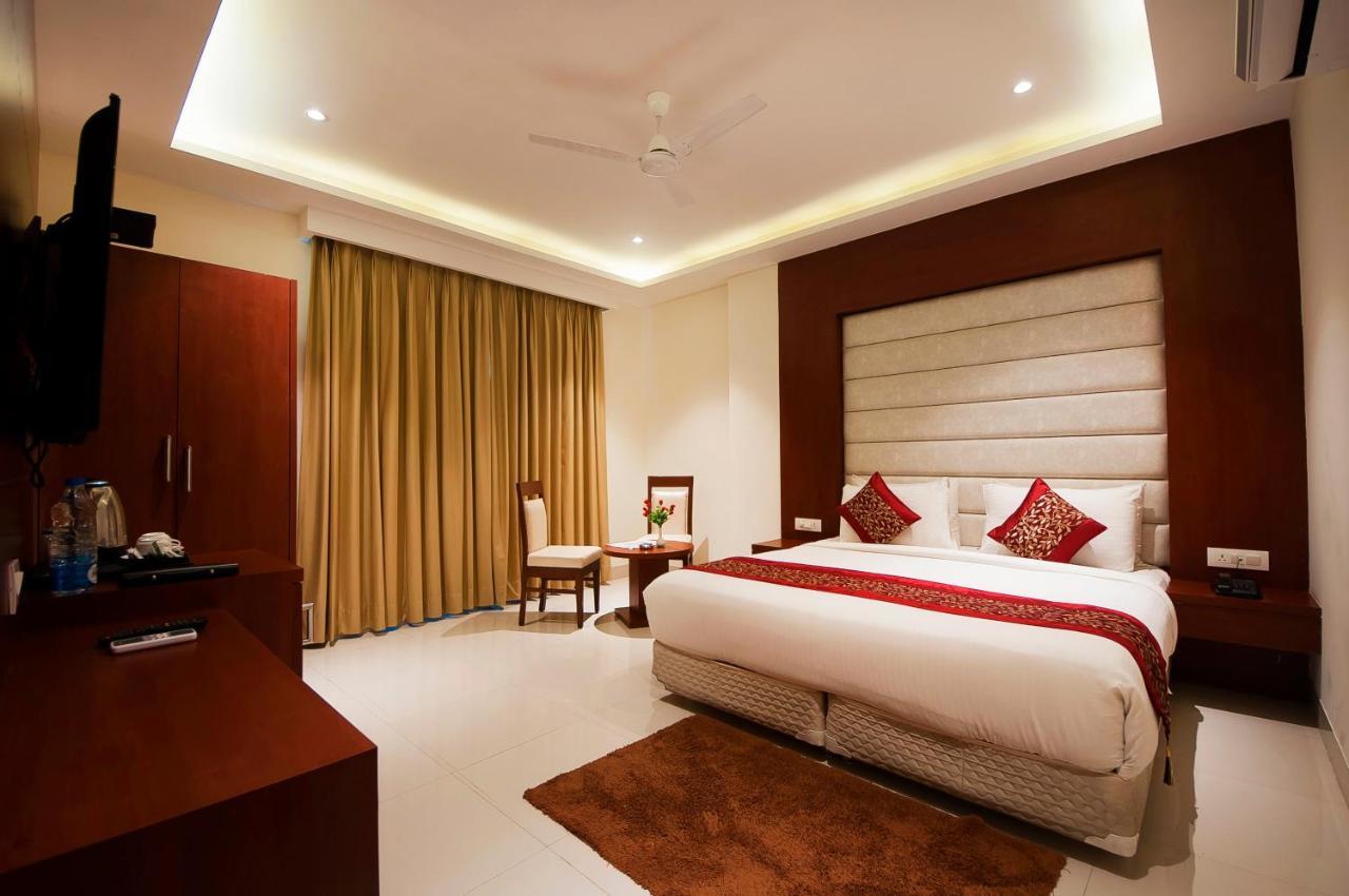 Hotel Z Suite-Near Delhi Airport Új-Delhi Kültér fotó
